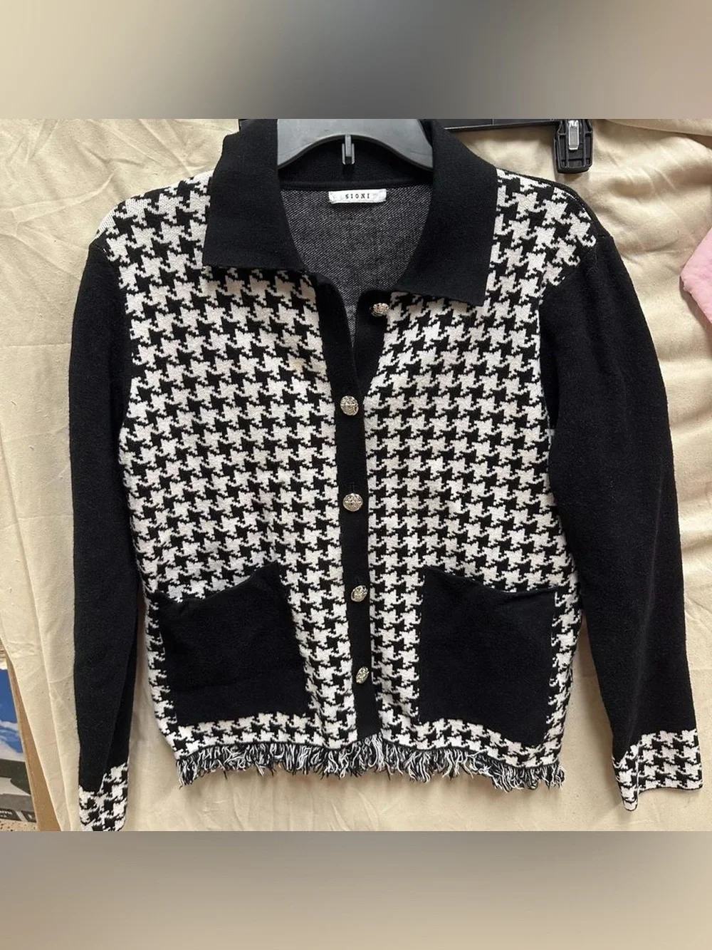 Preppy long sleeve checkered black and white sweater.